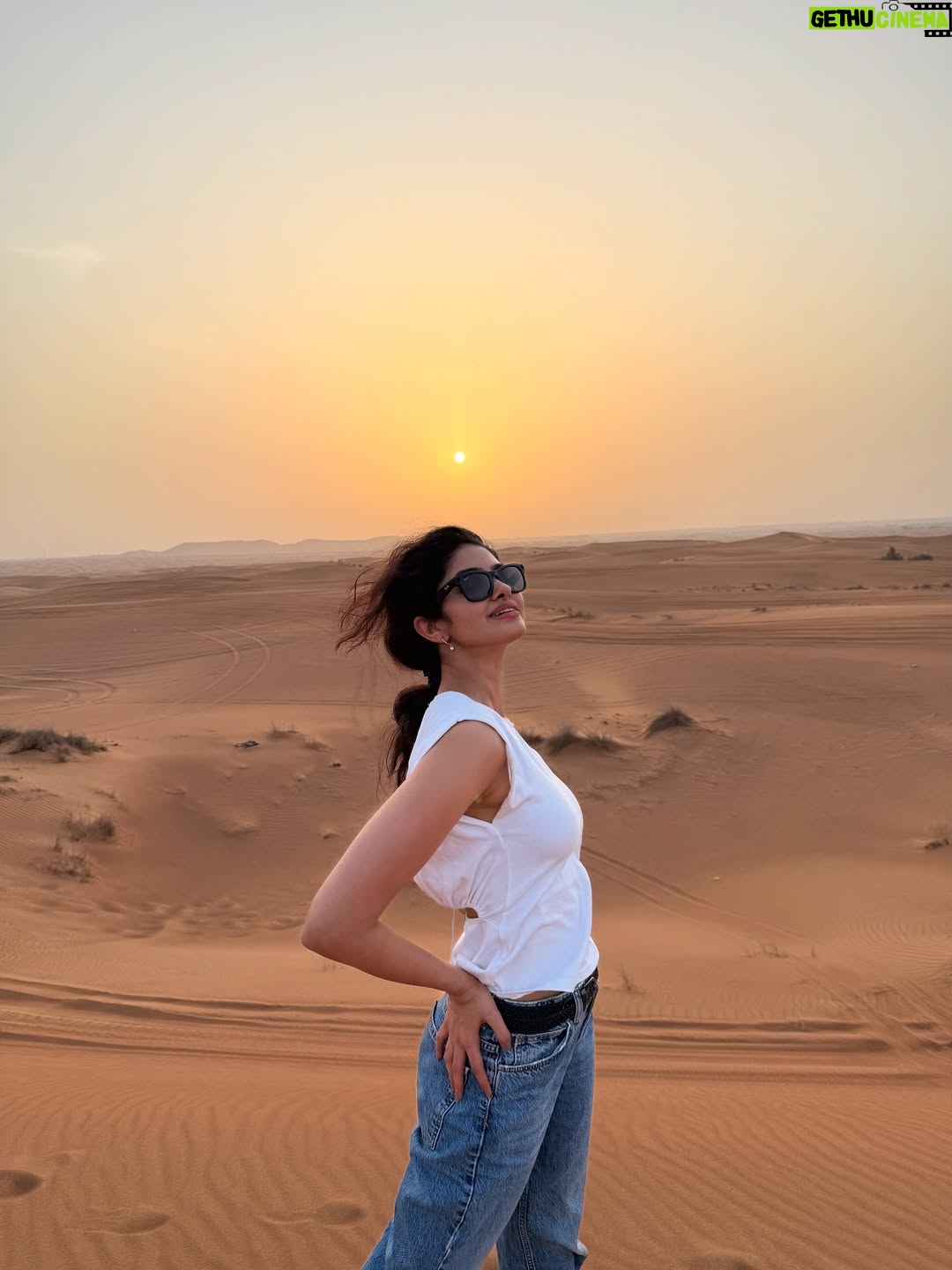 Manasa Varanasi - 36.3K Likes - Catching golden hours in golden sands ☀️🏜️

📷 @anudeep_munna 

#desert #safari #goldenhour 
#instagood #instamood 
#gratitude #freedom #sunset