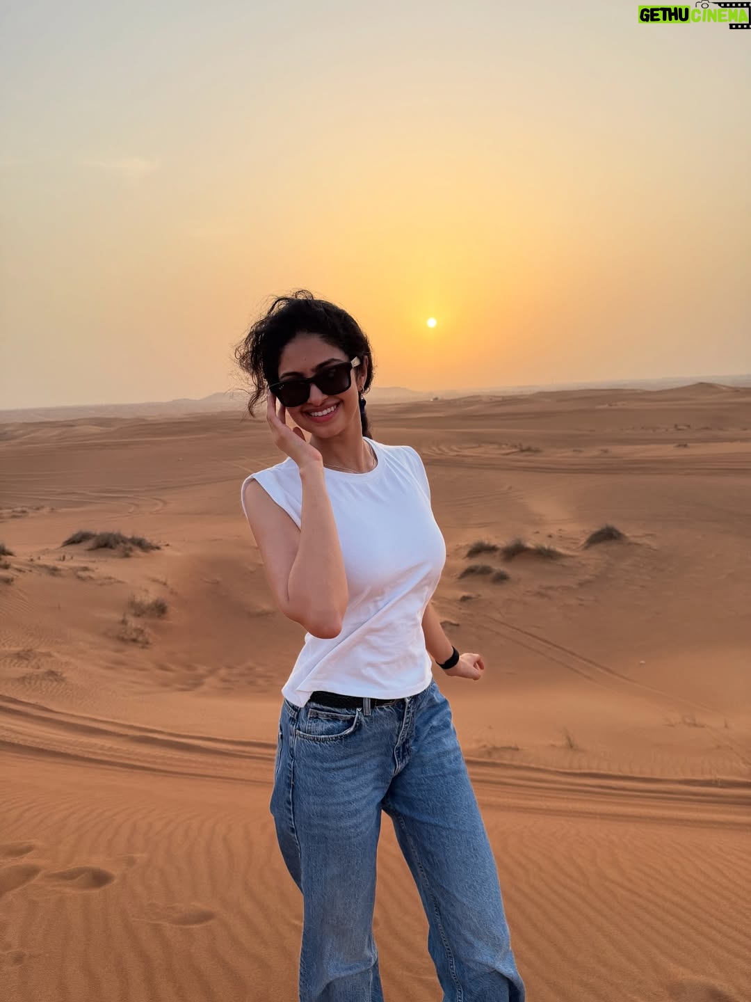 Manasa Varanasi - 36.3K Likes - Catching golden hours in golden sands ☀️🏜️

📷 @anudeep_munna 

#desert #safari #goldenhour 
#instagood #instamood 
#gratitude #freedom #sunset