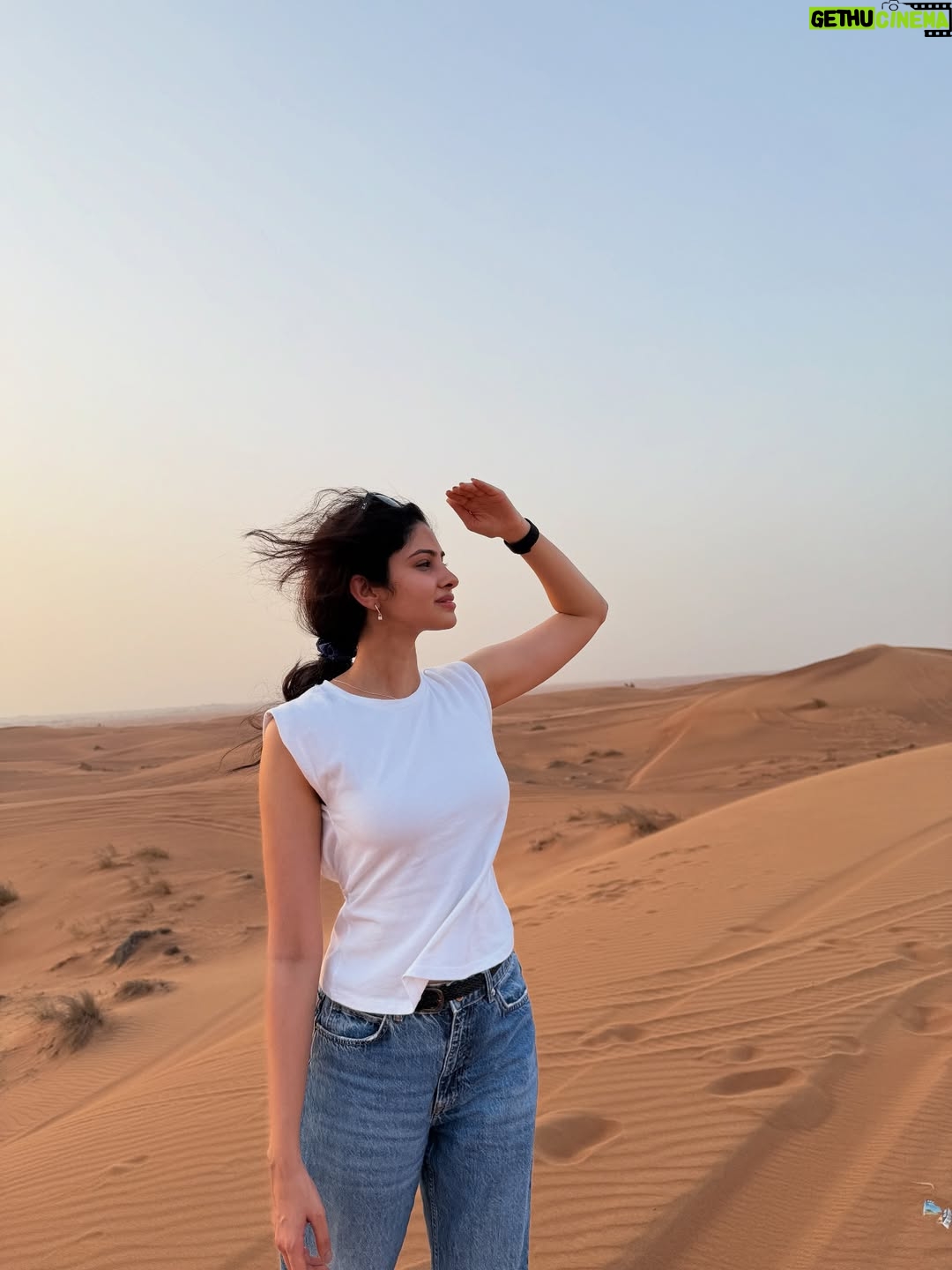 Manasa Varanasi - 36.3K Likes - Catching golden hours in golden sands ☀️🏜️

📷 @anudeep_munna 

#desert #safari #goldenhour 
#instagood #instamood 
#gratitude #freedom #sunset