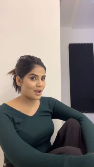 Mane Sandhu Instagram - Makeup by; @_.makeupbyshwetamonga._ ❤️