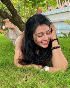 Mani Bhattacharya Instagram - A flower drop down in between grass🤎
#flower #manibhattacharya #naturelover #greenery #lovely #weather #grass #nature #love #feel #inlovewith #myself #trending #ɪɴsᴛᴀᴘᴏsᴛ #instatrending #manibhattachariya