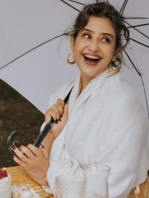 Manisha Koirala Instagram - ✨ Celebrations are always sweeter when shared 🤗💫
Surrounded by family, old friends, new friends & all the love from well-wishers — moments like these are what truly matter. 🥂❤️ #Gratitude #CelebrationVibes #TogetherIsBetter #GoodTimesOnly #FriendsAndFamily #LoveAndLaughter #MakingMemories #PartyMood #GratefulHearts
Miss you @lovelettersfortheworld 🫶
H&M @samirabeauty.uk 
Photographer @sandiasphotography 
Outfits @ginilondon 🫶