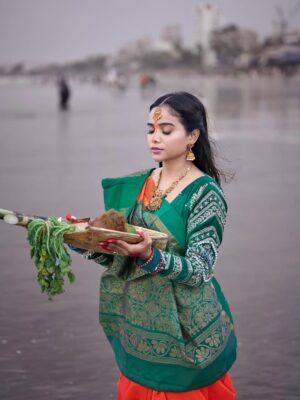 Manisha Rani Instagram - Yah festival Nahi emotion hai hum Bihariyon ke liye .
Jai Chhathi Maiya 🙏

#chhath_puja #bihari