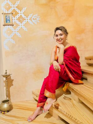 Manjari Fadnnis Instagram - Marathi Mulgi😋

Styling & Outfit by: Preeti Sharma @preetis25 

Thankuuu for that gorgeous Maharashtrian Nath @styleebyapurrva 

Thankuuu for the pics @sugandhdhindaw 😘

#marathi #maharashtra #maharashtrian  #nauvari #maharashtriansaree #nauvarisaree