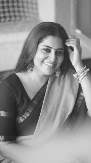 Manjima Mohan Instagram - Just a Pisces, lost in a dream again 🤍

Shot by : @madras_ponnu 
Edited by : @kishor_s_andrews