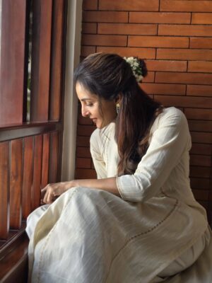Manju Warrier Instagram - Precious 🤍

@styled_by_lichiee @sajithandsujith @bineeshchandra
@alka.hari @adorebypriyanka