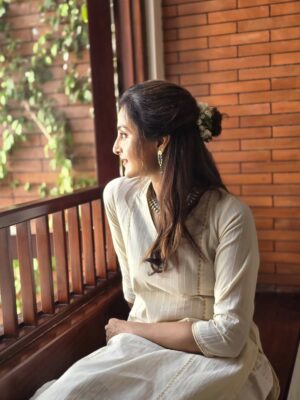 Manju Warrier Instagram - Precious 🤍

@styled_by_lichiee @sajithandsujith @bineeshchandra
@alka.hari @adorebypriyanka