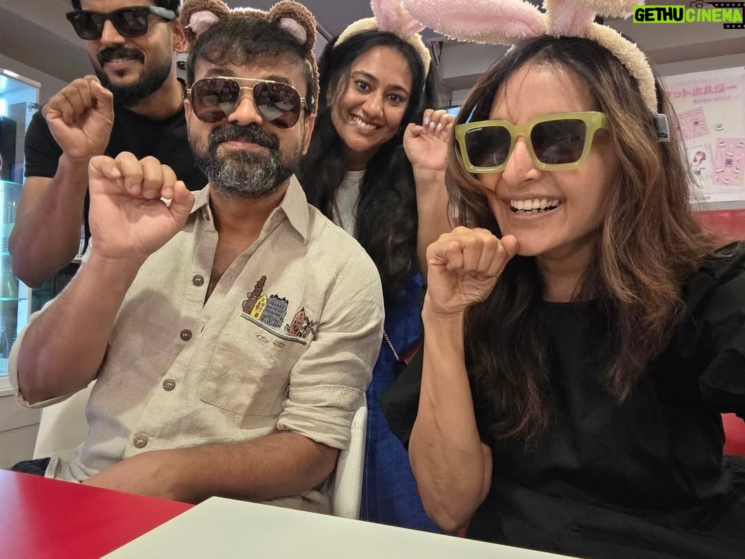 Manju Warrier - 512.8K Likes - Chackochaaaa Collab request vannaaaa??? 🧐
Note: Several attempts to do a Collab with @kunchacks failed due to some silly bug on the @instagram app. We are still trying 😂

❤️❤️❤️
@kunchacks
@priyaakunchacko 
@bineeshchandra 
#travel #fun #memories