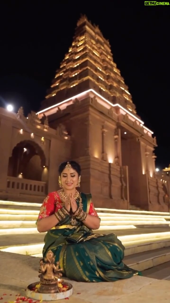 Manjula Paritala - 19.1K Likes - #tenlooksinonereel #navrathriseries #myfavouriteis Red and bathukamma look. #whichisurs

9 colours mysorecrepesilk saree @raadhesiri_sarees