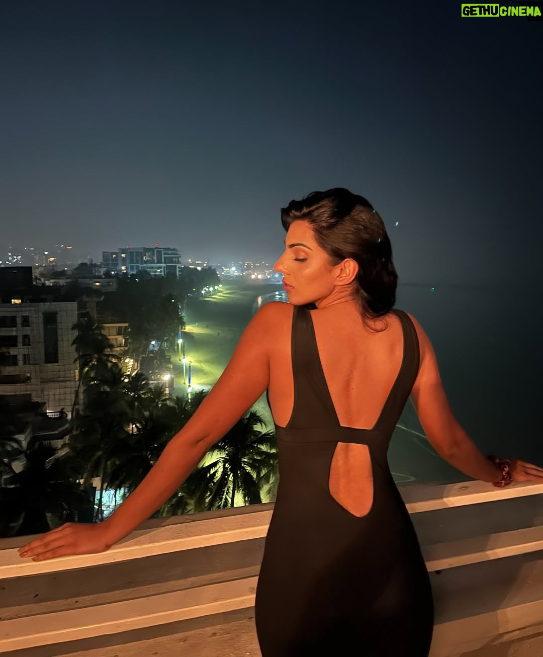 Mannat Khanna - 2.2K Likes - Elegance whispered in black🖤
:
:
:
:
#mannatkhanna