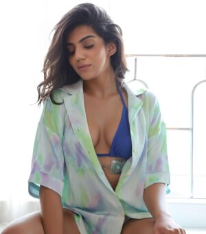Mannat Khanna Instagram - Soft on fabric; Sharp on presence🫧
:
:
:
:
#mannatkhanna