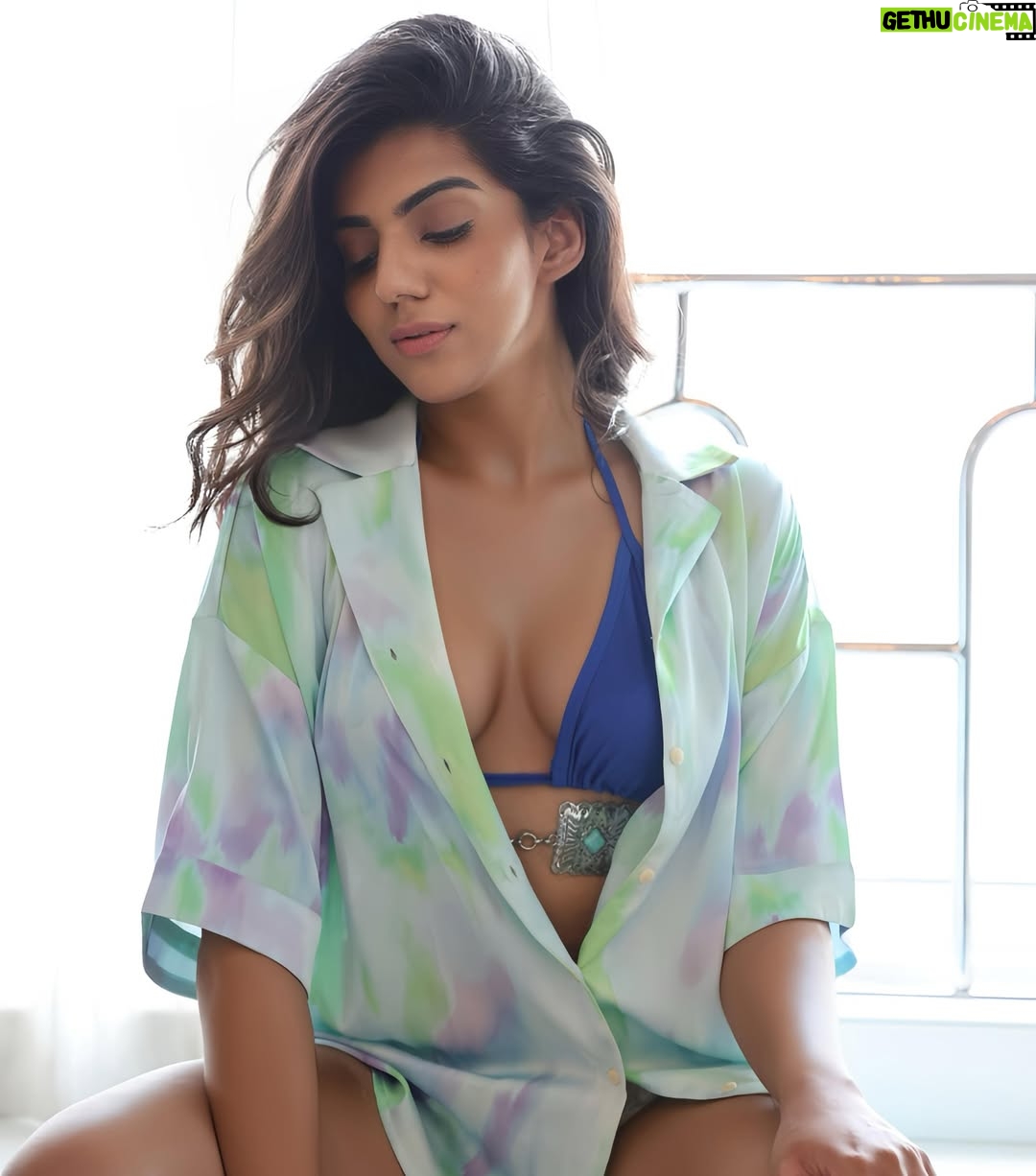 Mannat Khanna - 4.1K Likes - Soft on fabric; Sharp on presence🫧
:
:
:
:
#mannatkhanna