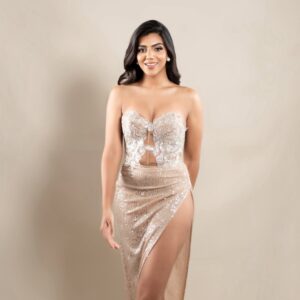 Mannat Khanna Instagram - Dripping in sparkle✨
The perfect glam, the perfect shine 💎 by @mewmewsofficial 

:
Shot at : @backstage_mumbai 
Mua: @makeupby_avikaa 
:
:
:
#mannatkhanna