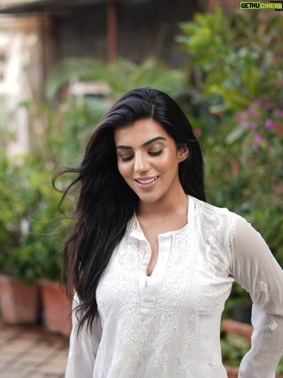 Mannat Khanna - 2.9K Likes - Soft smiles ☺️
:
:
:
:
:
#mannatkhanna