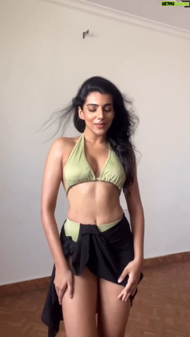 Mannat Khanna - 3.2K Likes - Dekhta hai tu kya😉
:
:
:
#mannatkhanna
