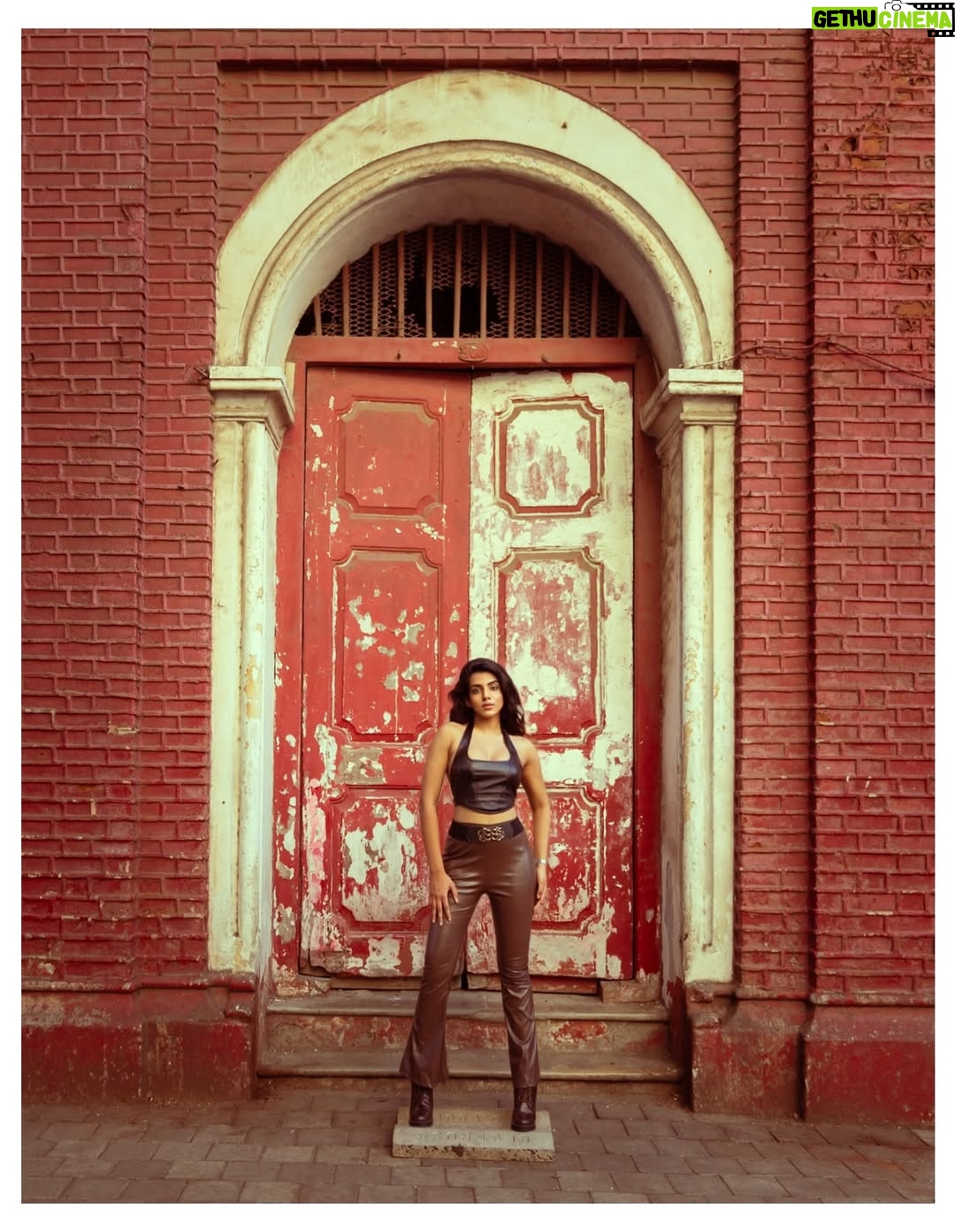 Mannat Khanna - 3.6K Likes - Retro chaos 
:
:
:
:
#mannatkhanna