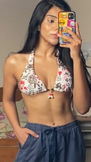 Mannat Khanna Instagram - Give it to me I’m worth it😏
:
:
:
:
#mannatkhanna