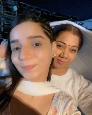 Mansi Bhanushali Instagram - Suman Indori in snapshots 🫶🏻🎬

#sumanindori #bts #thankyouuniverse