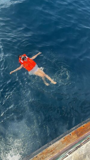 Mansi Bhanushali Instagram - Plot twist: I actually jumped 🥹

#bali #giliislands #indonesia #explore #traveller #foryou #foryoupage #travelreels #oceantherapy #letsflyoff