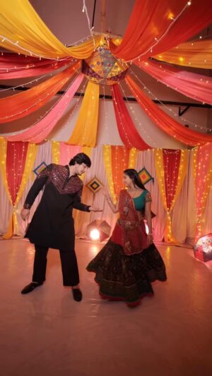 Manul Chudasama Instagram - Jhamkudi re Jhamkudi š
@sanamjohar
@theriyaasubodh
@neetimohan18 @varun_wave @vikrammontroseofficial @jayjustincase
#JhamkudiReJhamkudi #jhamkudiredance #dance #fun