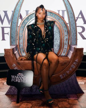 Mapula Mafole Instagram - “We watched black panther together now we wakanda forever…” 🎶 

👗: @mellona_creations 
👩🏾‍🦱: @esonaturals6 
📸: @functionxyz