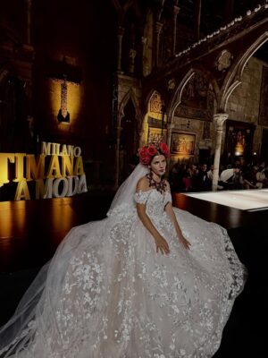 María Fernanda Yépes Instagram - Situación: 
1 capítulo y presentación del personaje de Elizabeth cordero en la pasarela de Milán 

Locación: el espectacular teatro Helénico en la CDMX 

Proyecto: @dinastiacasillas 

Expectativa y resultados : se los dejo a ustedes querido público.

Plataforma: @telemundo 

Styling: el gran @yfoltzer 

Ganitas y amor: todo el del mundo❤️

Anécdota: casi no podía caminar con ese vestido 🥵🫣 ya se imaginarán…