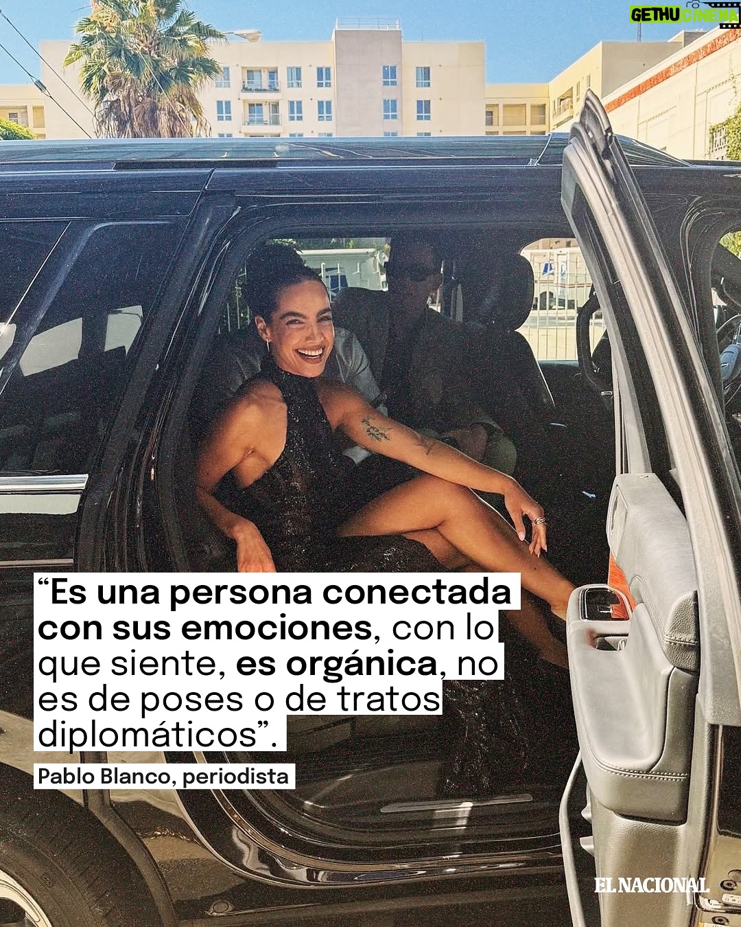 María Gabriela de Faría - 38.5K Likes - María Gabriela de Faría (@thefaria) es de esos personajes de la cultura pop que parecen salidos de una película que mezcla acción, fantasía y romance. Tiene una alegría y una conexión con la naturaleza que demuestra cuando se acerca a una pequeña flor para olerla y a su vez es capaz de representar en pantalla a un atormentado demonio como Balban, en El exorcismo de Dios de Alejandro Hidalgo, o a una idealista villana como Angela Spica, en la Superman de James Gunn que parece ser su trampolín a una carrera estable en la gran industria del cine.

Un salto que no ha sido de la noche a la mañana. De Faría actúa desde muy pequeña, ha tenido altos y bajos, como le dijo a El Nacional en una entrevista en julio a propósito del estreno de Superman. “Yo soy actriz desde los 5 años, tengo 27 años de carrera. No es que no crea en mí. No es que no haya tomado los pasos para llegar acá”.

Pasearse por sus trabajos en la televisión nacional es encontrarse con una artista que siempre supo que quería ser actriz; sus primeros pasos en la interpretación —en telenovelas como Trapos íntimos o Ser bonita no basta, así como la teleserie infantil Túkiti, crecí de una— los dio cuando tenía menos de 15 años de edad. El gran golpe, el que la hizo famosa y un ícono en su época, llegó con Isabella “Isa” Pasquali en Isa TKM, telenovela juvenil de Nickelodeon que cuenta la historia de una carismática adolescente de Caracas que afronta desafíos típicos de su edad como el primer amor o los secretos familiares.

Hay que sentarse y escuchar temas de Isa TKM como “Ven a bailar”, el más popular, o “Debía ser amor”, repletos de aquella estética colorida y romántica de la primera década del siglo XXI, para ver todo lo que ha evolucionado María Gabriela de Faría.

Porque si bien fue una gran oportunidad estar en la producción de Nickelodeon, su carrera pudo correr el riesgo de quedarse encasillada en el epíteto de ícono juvenil. No fue así.

De su talento hablan en este perfil de El Nacional conocedores del sector como Alejandro Hidalgo, quien la consideró una de las actrices más formidables del país, Alejandro Bellame, Eloísa Maturén y Pablo Blanco.

✍🏻@IsaacGMendoza
🖌️ @orianamileima