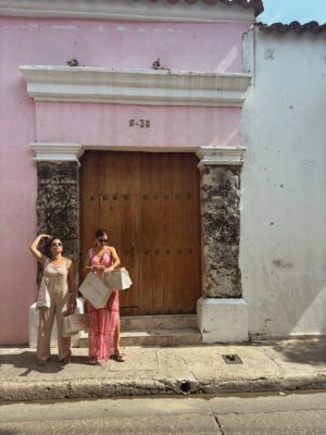 María González Roesch Instagram - Cartagena vibes 🦀 y un pedacito de Costa Rica viajando conmigo hasta el Caribe colombiano 🌴
Legado costarricense vía @concepcionmiranda ♥️