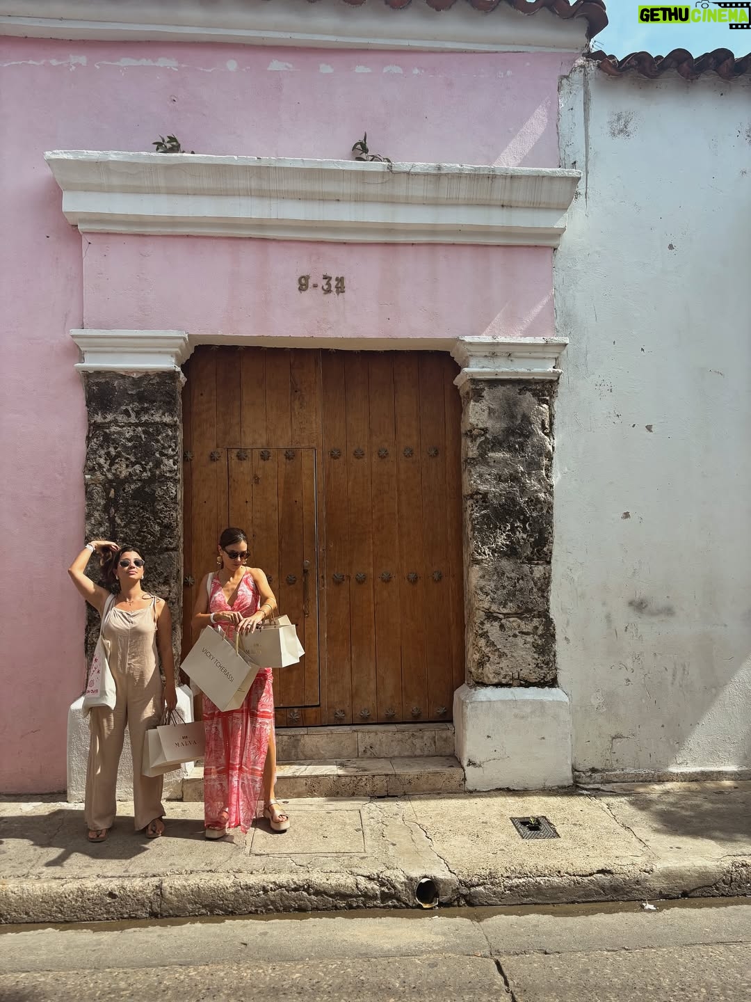María González Roesch - 3 Likes - Cartagena vibes 🦀 y un pedacito de Costa Rica viajando conmigo hasta el Caribe colombiano 🌴 

Legado costarricense vía @concepcionmiranda ♥️