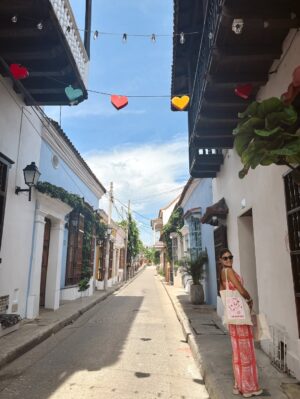 María González Roesch Instagram - Cartagena vibes 🦀 y un pedacito de Costa Rica viajando conmigo hasta el Caribe colombiano 🌴
Legado costarricense vía @concepcionmiranda ♥️