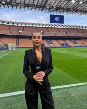 Maria Luisa Jacobelli Instagram - Derby 🔥 Inter - Milan 
@sportmediaset 
@inter 
@acmilan