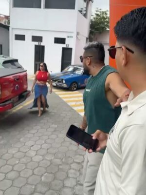 María Mercedes Pacheco Instagram - @urgentito_guayaquil LAS LOCURAS DEL #dejatedehuevadas 🤣