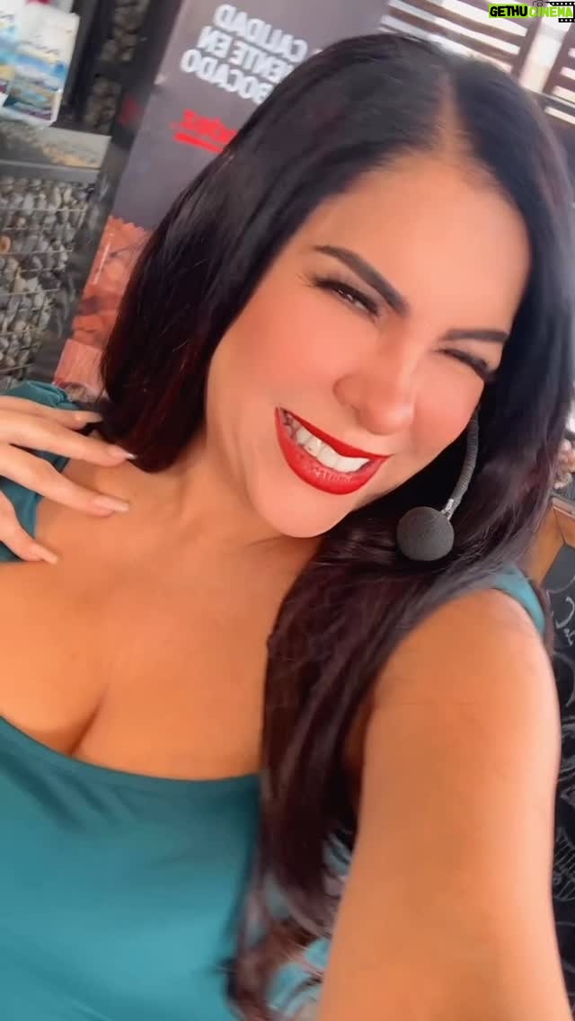 María Mercedes Pacheco - 649 Likes - @pochoharb EXCELENTE INVITADO! Gracias por su buena onda y por responder con la verdad! @productorarem
