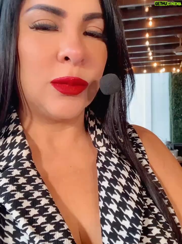 María Mercedes Pacheco - 574 Likes - Lo que se viene en @productorarem  PARRILLA FUTBOLERA ⚽️ aqui les dejo un spoiler de la entrevista con el ex presidente del BSC y de la república del Ecuador @abdalabucaramortiz