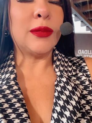 María Mercedes Pacheco Instagram - Lo que se viene en @productorarem PARRILLA FUTBOLERA ⚽️ aqui les dejo un spoiler de la entrevista con el ex presidente del BSC y de la república del Ecuador @abdalabucaramortiz
