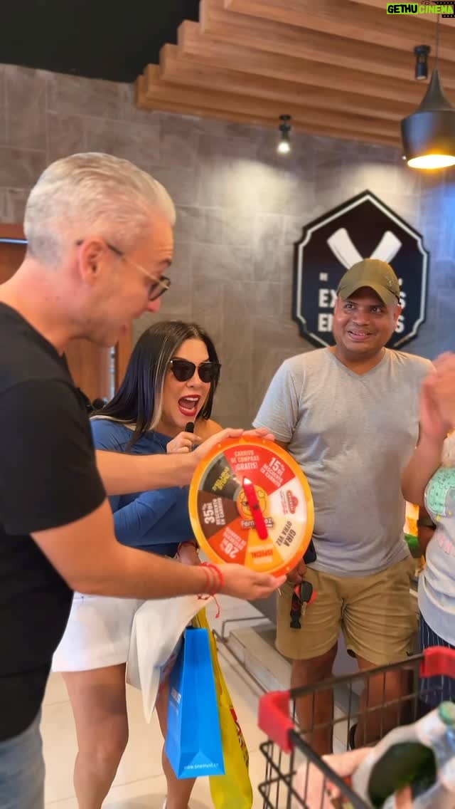 María Mercedes Pacheco - 194 Likes - ¡TIRAMOS LA CASA POR LA VENTANA EN LA RUTA 35 DE FERNÁNDEZ porque ustedes, nuestros clientes fieles, SE LO MERECEN! 🎉

Ayer nos pusimos regalones y junto a @mamercedesp  regalamos sorpresas, premios y carritos de compras 😉🎉 

Aquí una familia nos visitó para conseguir LO MEJOR para su parrillada, pero lo que no sabía es que Fernández tenía un mejor plan 😉 

¡Si tú también quieres participar estate pendiente de nuestras redes! Porque en Fernández tenemos muchas sorpresas para ti 😉🔥

#Ruta35Fernández #35añosFernández #AniversarioFernández #35añosJuntoATi #Fernández