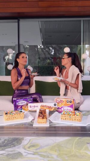 María Pía Copello Instagram - Seamos honestos… yo no puedo vivir sin postre 💜
Y si me das a elegir, ¡tiene que ser @sanjose.pe!
✨ El tradicional, con sus tres capas de masa fina y mielcita de naranja.
✨ El premium, con mielcita de higo y frutos secos.
✨ O el exportación, con mielcita de frutas e higos confitados 🤤
Y lo mejor: por cada S/23 de compra, participas por un viaje doble a Europa, 2 celulares de alta gama y 3 scooters eléctricos.
#Publicidad