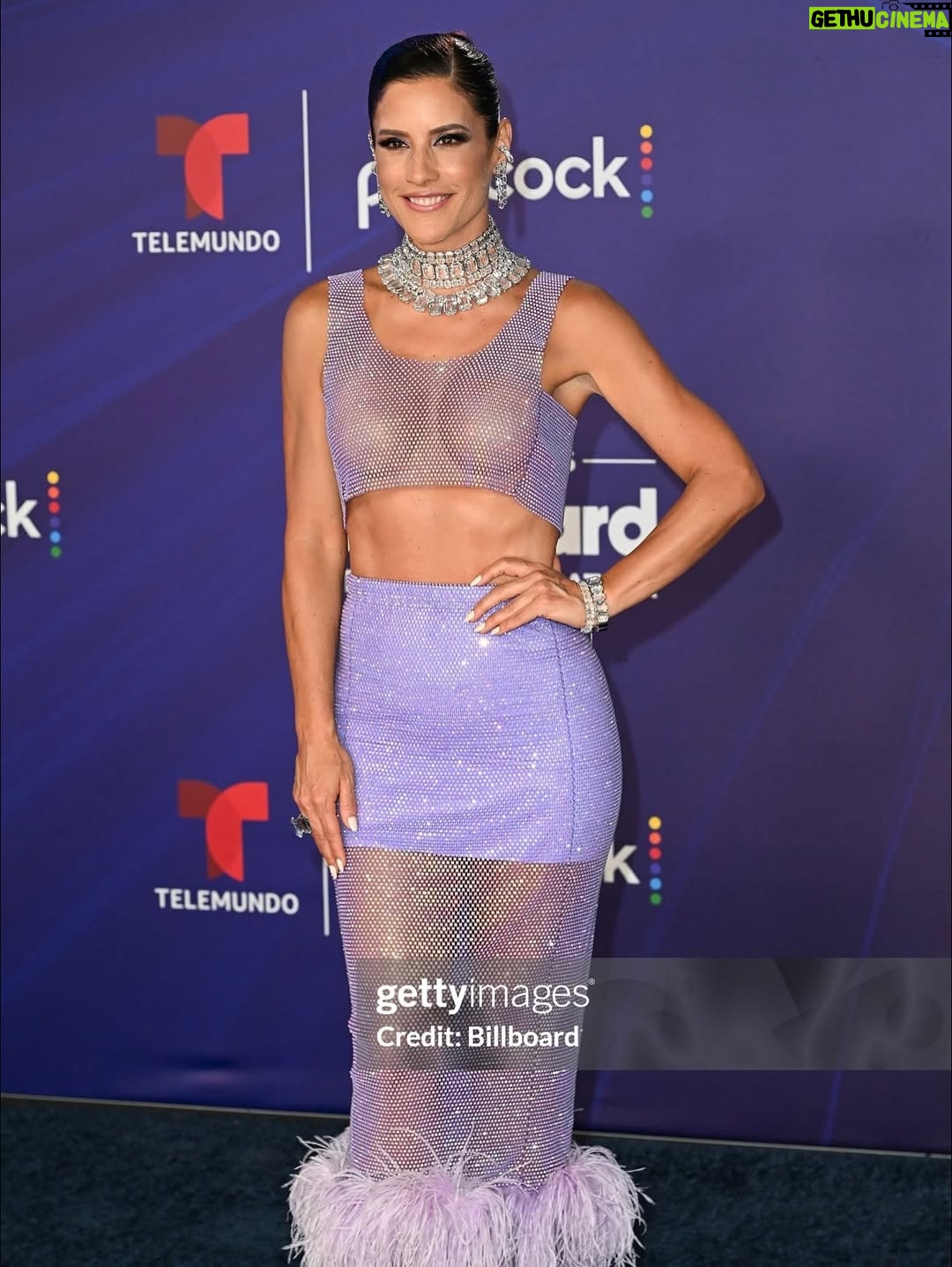 María Pía Copello - 17K Likes - Postales de una noche increíble 📸🎶🎸🎤 Amé mi look para los @billboardlatin 2025 ✨
💎 @swarovski