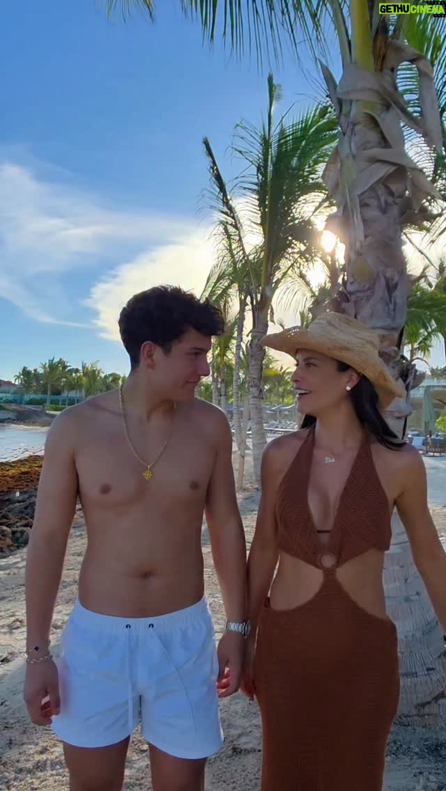 María Pía Copello - 75.8K Likes - Voy a subir este video con la condición de que no me anden piropeando al bebé, ¿ok? 😤
Yo solo quería jugar pero Samuel se lo tomó en serio 🤣