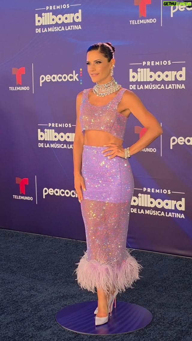 María Pía Copello - 22.9K Likes - ¡No puedo estar más feliz! ✨🥰🥳
Este año fui invitada a los Premios Billboard de la Música Latina 2025 🎶 ¡Ya estoy aquí! @billboardlatin 🙌🏻
Una experiencia increíble que muero por compartir con ustedes 🤩

💎 @swarovski

Makeup @giomiranda03