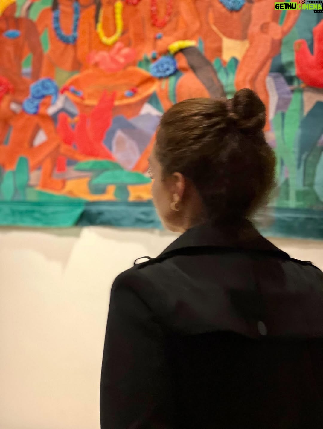 Maria Pinna - 5.8K Likes - T  E  M  P  E  R  A  M  E  N  T  O

teve de tudo: festival, amigos, Tarsila, moqueca, limoncello, brigadeiro de capim santo, sarau, acarajé, vinho, gravações…
E até gíria brasileira virando francês na mesa.