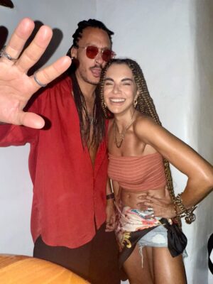 Maria Solomou Instagram - Farewell to August……..
(Still one day to go)
———————////////////////
#letscelebrate🎉
#seeyounextyear
#missyoualready❤️