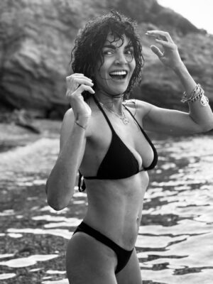 Maria Solomou Instagram - Η ωραιότερη βουτιά της ημέρας είναι η απογευματινή….
——————————————————————————————
#gratefull
#happy
#holidaytime
———————