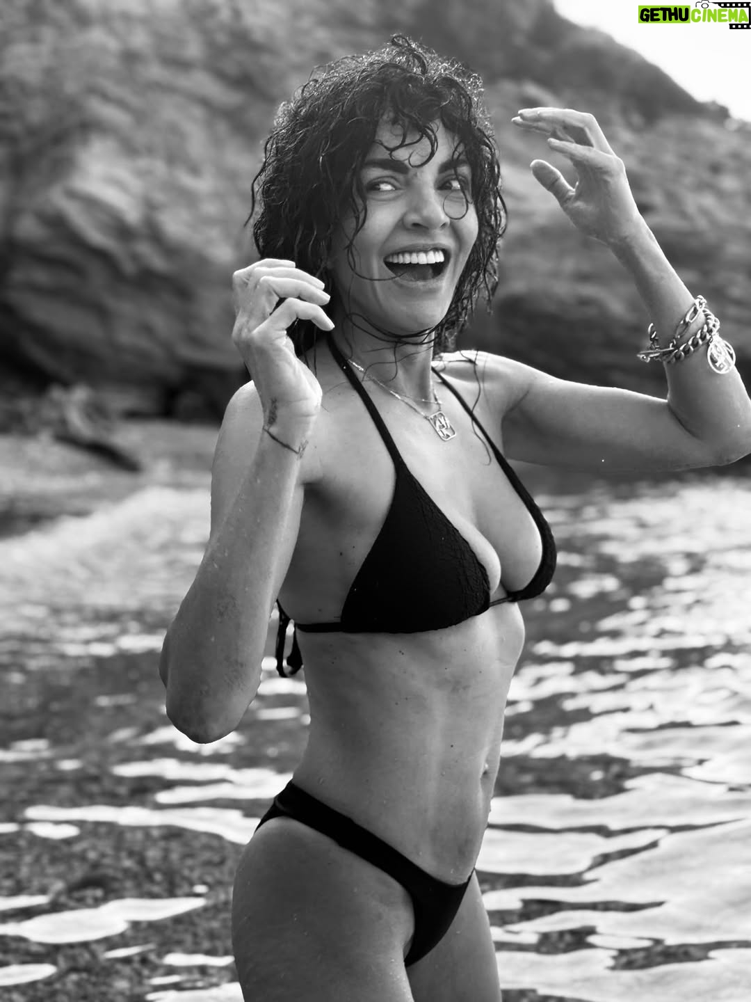 Maria Solomou - 18.5K Likes - Η ωραιότερη βουτιά της ημέρας είναι η απογευματινή….
——————————————————————————————
#gratefull 
#happy 
#holidaytime 
———————