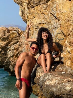 Maria Solomou Instagram - Δύο Θεσσαλονικείς και μια Αθηναία σε κατάσταση ταχαμού φασαία!!!!!
——————
Κάνω και ρίμες …..
——————
Και το καρπούζι κίτρινο …..
——————
#στοπουθενα
#δενξερωναξαναπαω