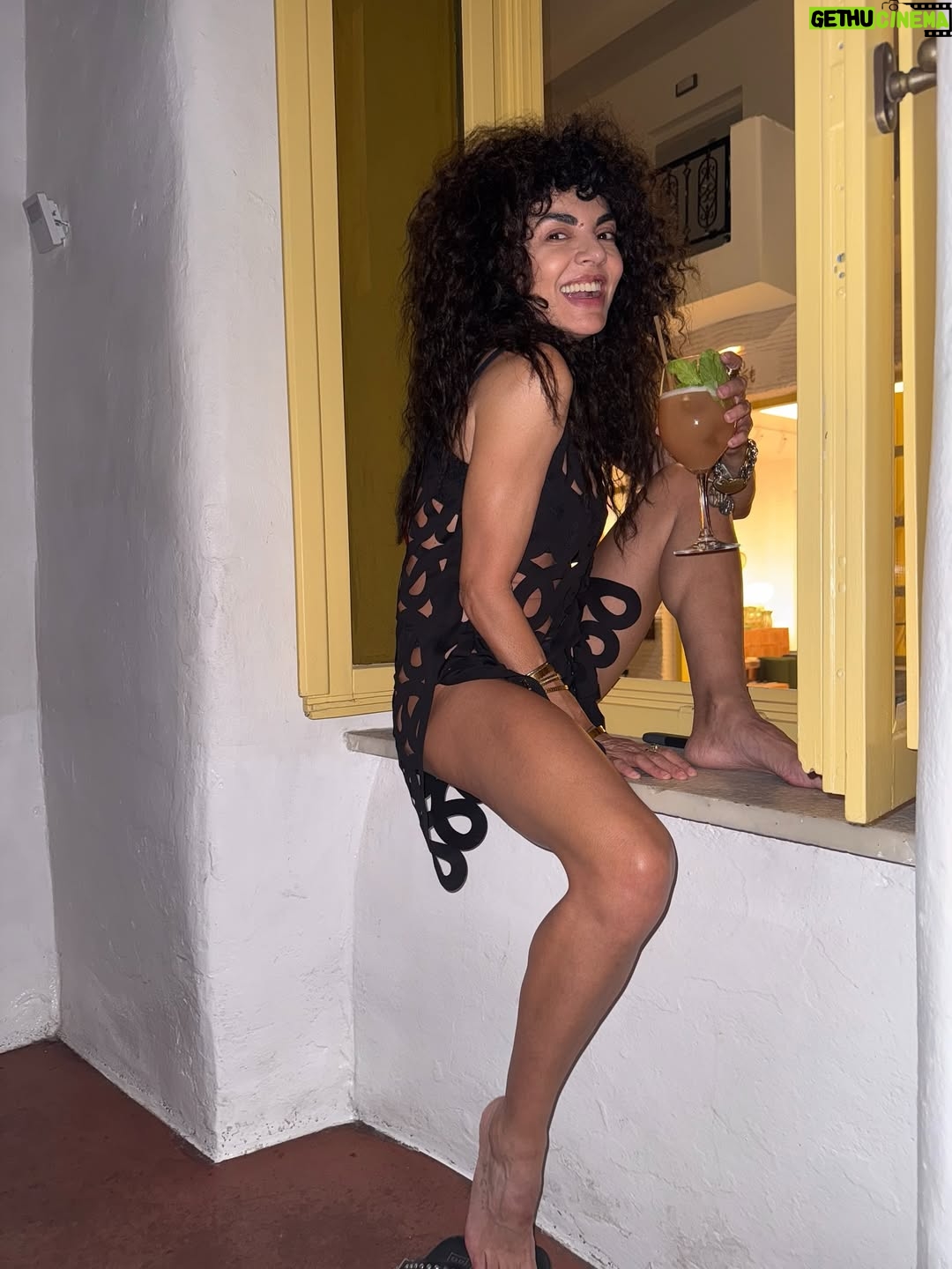 Maria Solomou - 12.6K Likes - Στην Πάρο ….. vol2
——————————
#μηνταπαρο 
#θαπαρομιαψαροβαρκα
___________________\_