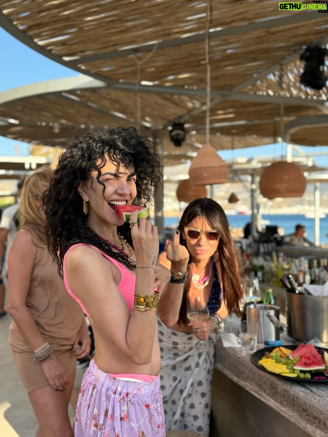 Maria Solomou - 12.6K Likes - Στην Πάρο ….. vol2
——————————
#μηνταπαρο 
#θαπαρομιαψαροβαρκα
___________________\_
