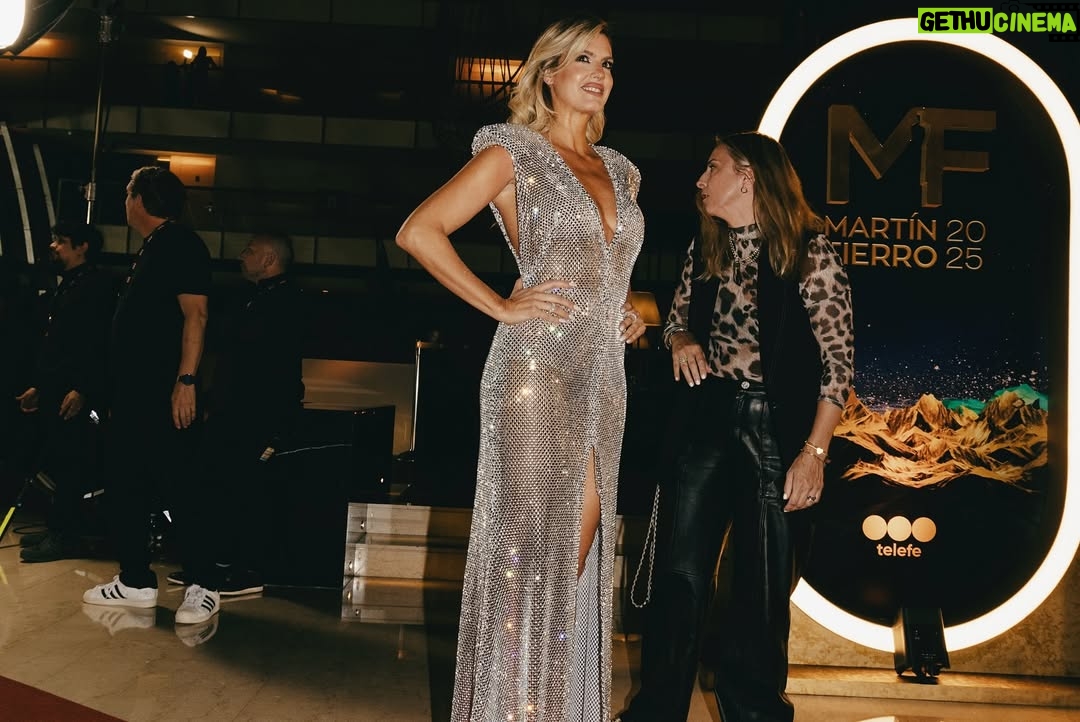 María del Cerro - 37.5K Likes - Que hermosísima noche con tantos Compañeros y Amigos amados 🥹🌼 y este premio en Equipo, por que el exito no se alcanza solo, se construye en Equipo !!! 🙏🤍
Somos muchos más que los que estuvimos Anoche y este MF es para todos ellos tmb 🤍🤍
Gracias 🙏 🥰 y esto recién empieza !!!! 
Que sus Cuentos valgan la pena siempre 🌼 🌼 
Y Aguante @margaritasitequiere !!!