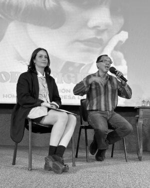 Marialejandra Martín Instagram - Hablar de Teresa de la Parra es hablar de Ifigenia. Obra singularísima de nuestra literatura y registro cultural que ayudó a formar la identidad de la literatura escrita por mujeres venezolanas 💪🏻❤️
Nuestros temas son otros, pero seguimos siendo mujeres que escriben. Cada mujer escribiendo es un espacio ganado al silencio ✍🏻
Gracias a @soymariale por hablarnos desde la sensibilidad creativa, en ese punto donde se encuentran la literatura y el cine 🫶🏻
Gracias a @victorino.munoz por ayudarnos a dibujar el contexto y relevancia de esta obra 💫
Y gracias a quienes hicieron posible este encuentro:
@cinearte.uc
@fedecamarascarabobo_oficial
@iejuan23
@cristalparkhotel
@hermandadgallegaoficial
@filuc_oficial
@universidad_de_carabobo
Carlos Pineda
Registro: @zendkah 📸
Nos vemos en el próximo evento 🐦