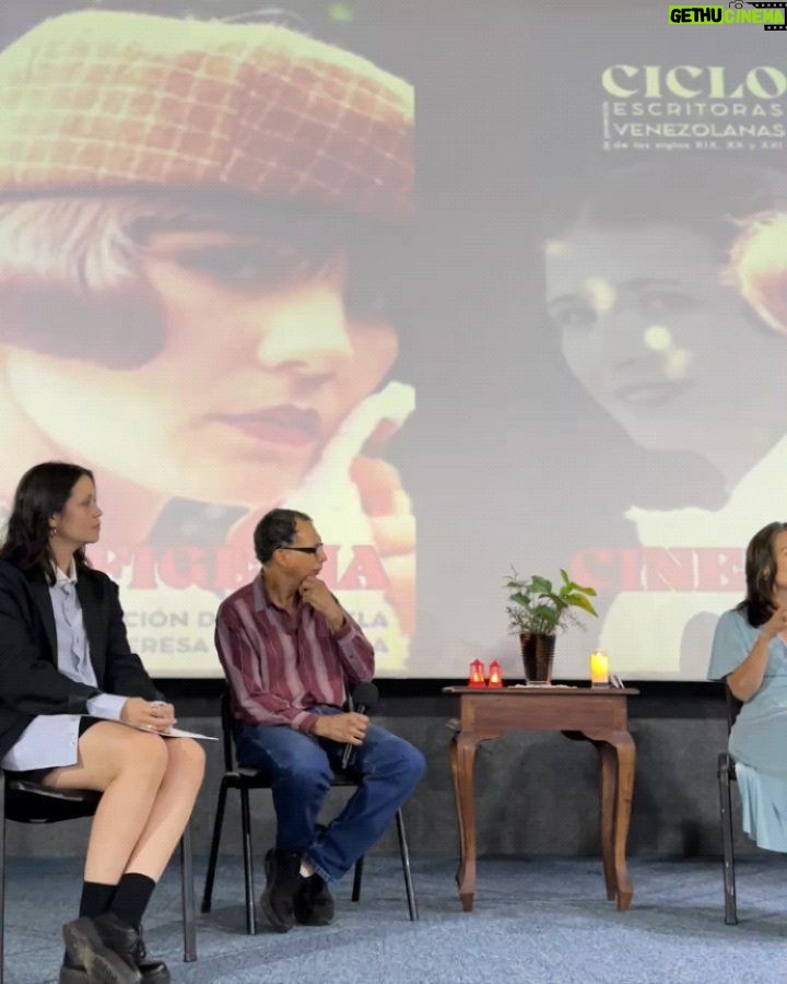 Marialejandra Martín - 247 Likes - Hablar de Teresa de la Parra es hablar de Ifigenia. Obra singularísima de nuestra literatura y registro cultural que ayudó a formar la identidad de la literatura escrita por mujeres venezolanas 💪🏻❤️

Nuestros temas son otros, pero seguimos siendo mujeres que escriben. Cada mujer escribiendo es un espacio ganado al silencio ✍🏻

Gracias a @soymariale por hablarnos desde la sensibilidad creativa, en ese punto donde se encuentran la literatura y el cine 🫶🏻

Gracias a @victorino.munoz por ayudarnos a dibujar el contexto y relevancia de esta obra 💫

Y gracias a quienes hicieron posible este encuentro:
@cinearte.uc
@fedecamarascarabobo_oficial
@iejuan23
@cristalparkhotel
@hermandadgallegaoficial
@filuc_oficial
@universidad_de_carabobo
Carlos Pineda

Registro: @zendkah 📸

Nos vemos en el próximo evento 🐦